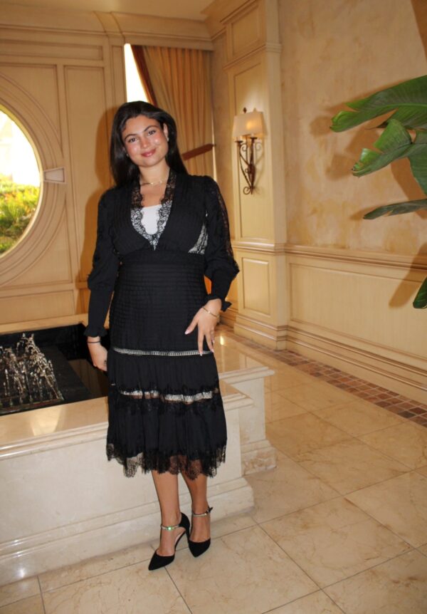 Black V-neck lace detailed dress ￼