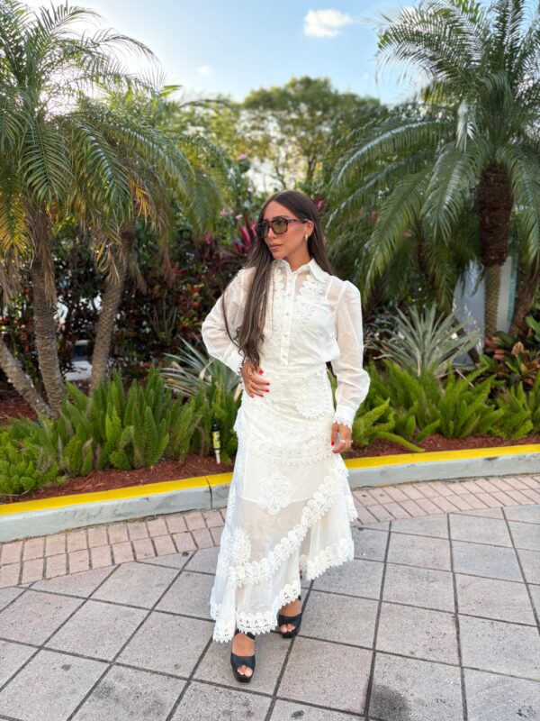 White detailed tiered set